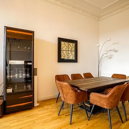 Apartmán **traumhafte City-wohnung // 120qm // 4-raeume** *