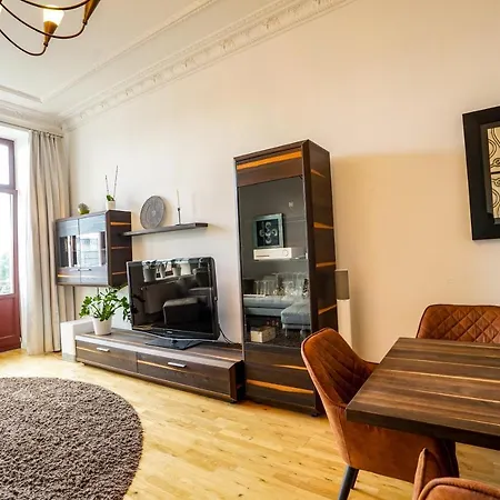 **traumhafte City-wohnung // 120qm // 4-raeume** Apartmán